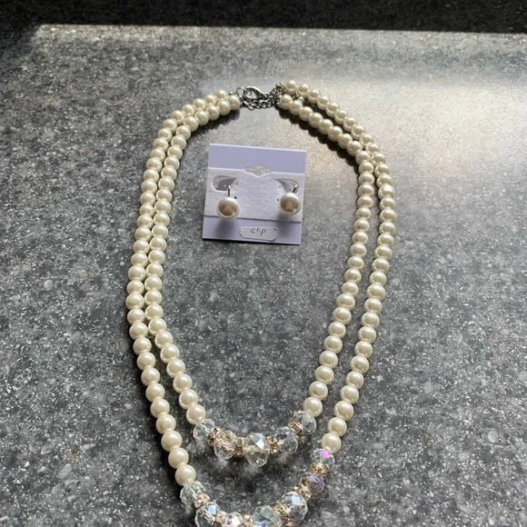 🌸HOST PICK🌸 Pearl necklace with earrings - Picture 2 of 4